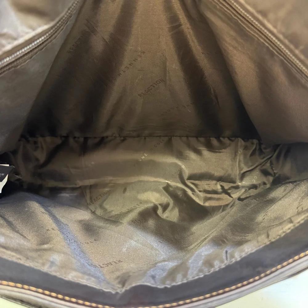 KENNETH COLE REACTION COLOMBIAN LEATHER CROSSBODY MESSENGER BAG